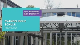 Evangelische Schule Frohnau von außen mit Logo